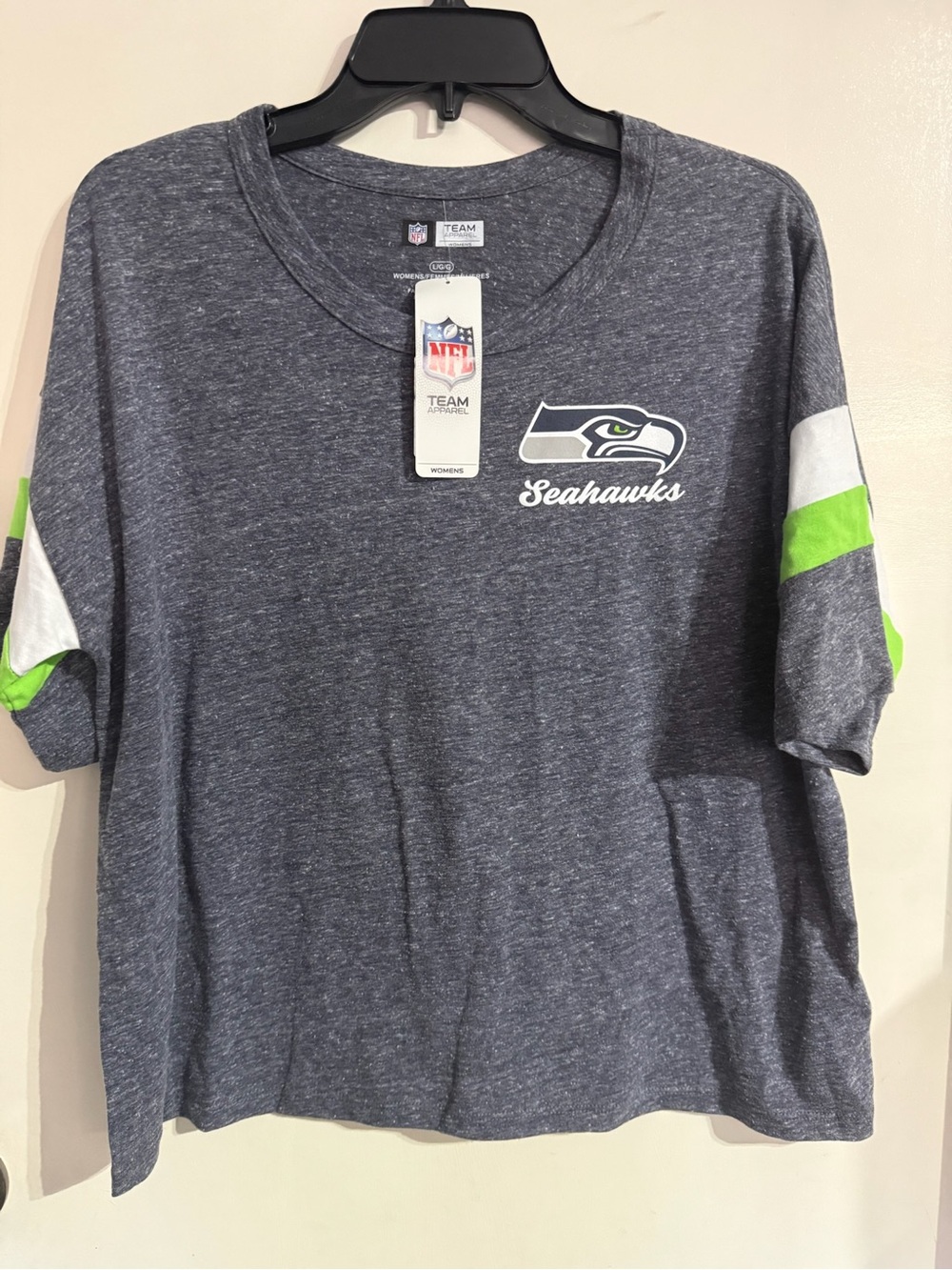BNWT Seattle Seahawks women’s Short Sleeve oversized T-shirt size Large